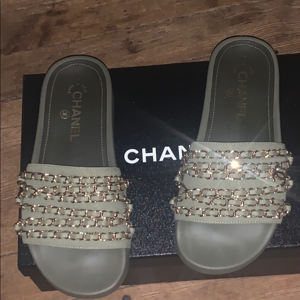 Chanel chain slide size 7